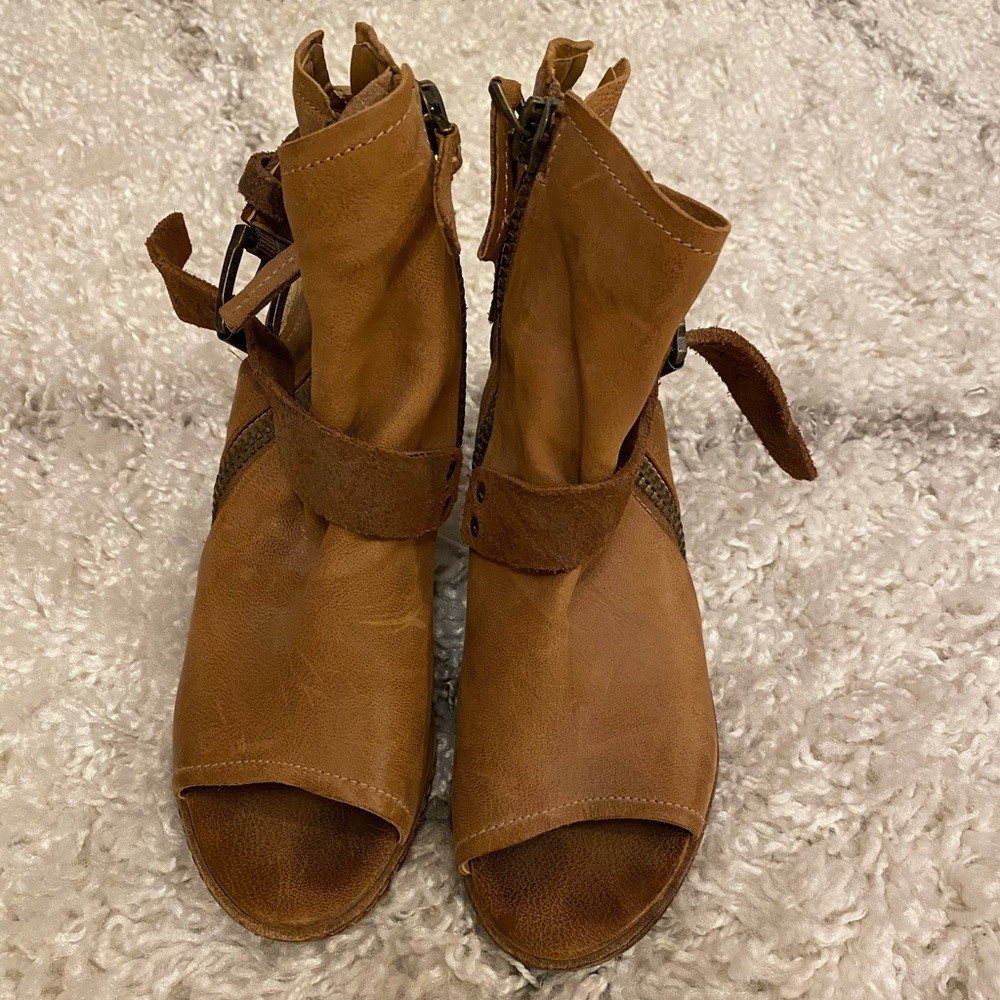 dolce vita leather chunky heels